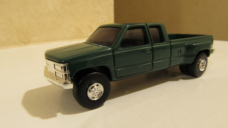 Illustration for article titled Full-Size Friday: Ertl GMC Sierra 3500